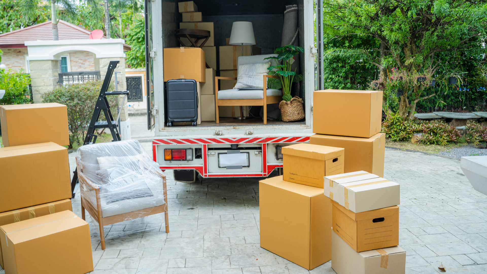 Benefits of Using Storage Services During a Long-Distance Relocation